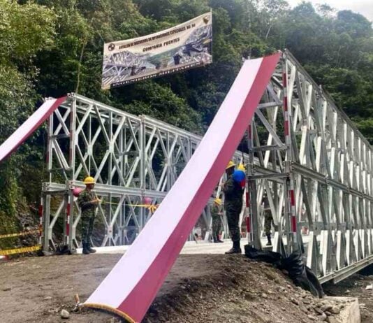 Puente metálico en Transversal del Sisga