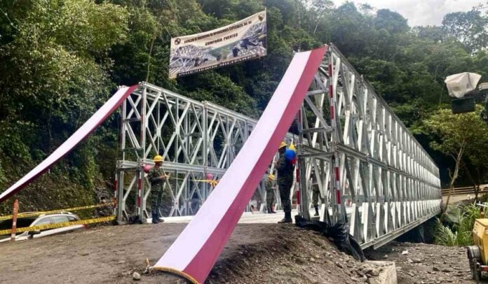 Puente metálico en Transversal del Sisga