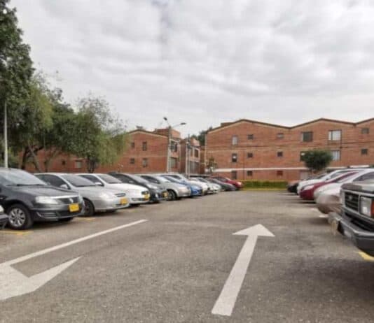 Uso de parqueaderos en conjuntos.