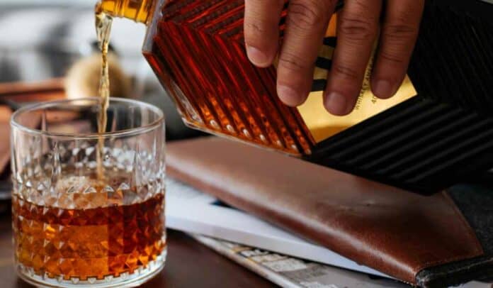 Almacén de cadena que vende whisky más económico