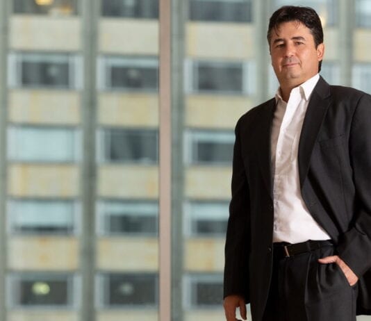 Alonso Angel, Vicepresidente de Inversiones en Porvenir.