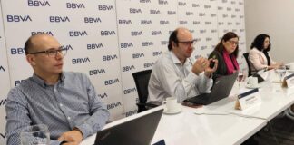 De izquierda a derecha: Mauricio Hernández, Alejandro Reyes, Juana Téllez y María Carolina Ramírez del BBVA Colombia. Foto: Rodrigo Torres, Valora Analitik