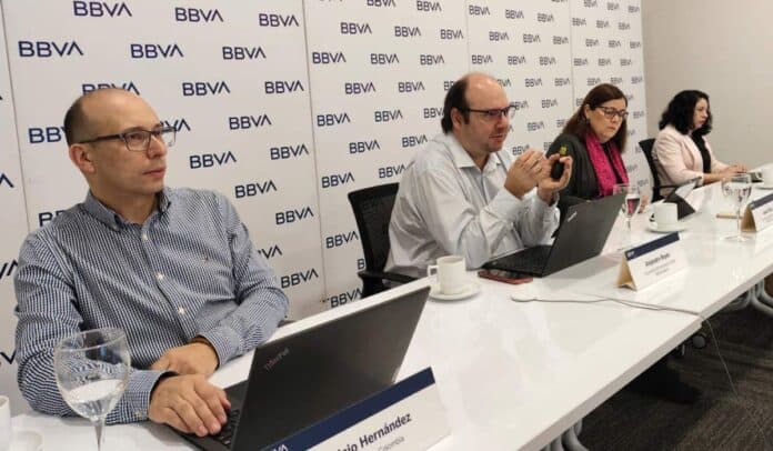 De izquierda a derecha: Mauricio Hernández, Alejandro Reyes, Juana Téllez y María Carolina Ramírez del BBVA Colombia. Foto: Rodrigo Torres, Valora Analitik