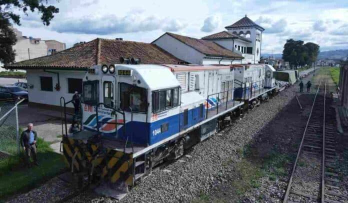 Proyecto de vía férrea para pasajeros en Colombia