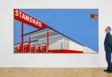 - Standard Station, Ten-Cent Western Being Torn in Half de Ed Ruscha (1964)