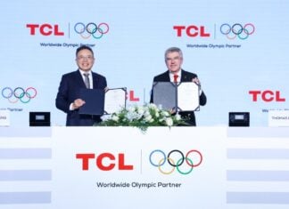 Li Dongsheng, fundador y presidente de TCL y Thomas Bach, presidente del COI.